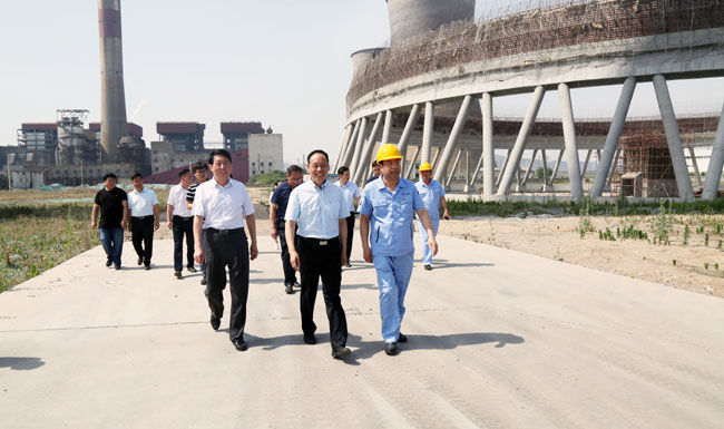 洛陽(yáng)市政協(xié)黨組副書(shū)記、副主席張世敏到萬(wàn)基?2×60萬(wàn)千瓦機(jī)組工地調(diào)研