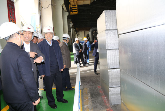 河南省企業(yè)聯(lián)合會(huì)、企業(yè)家協(xié)會(huì)會(huì)長梁鐵山一行到萬基控股集團(tuán)調(diào)研指導(dǎo)工作