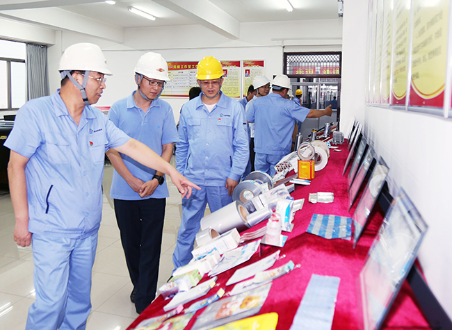 省交行黨委委員、副行長單繼東等省市交行領(lǐng)導(dǎo)到萬基控股集團(tuán)調(diào)研