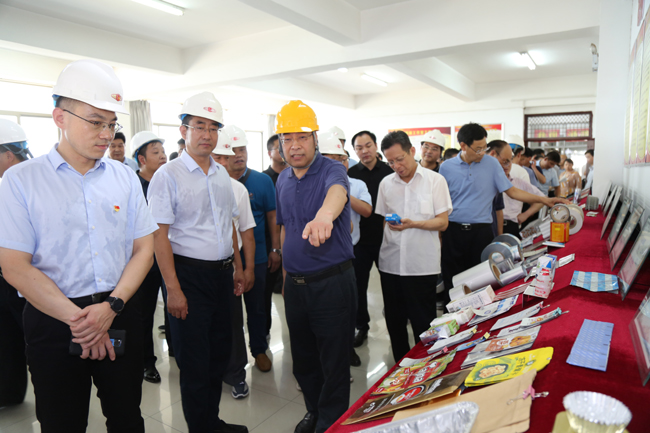 舞鋼市市委副書記、市長朱志騫率隊(duì)到洛陽萬基鋁加工有限公司觀摩