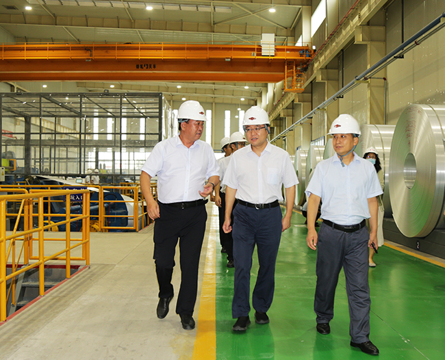 中原銀行總行副行長(zhǎng)、洛陽(yáng)分行黨委書(shū)記、行長(zhǎng)周麗濤一行到集團(tuán)公司調(diào)研