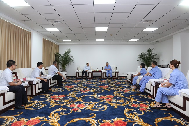 中國銀行洛陽分行黨委書記、行長楊東陽一行到萬基控股集團(tuán)調(diào)研