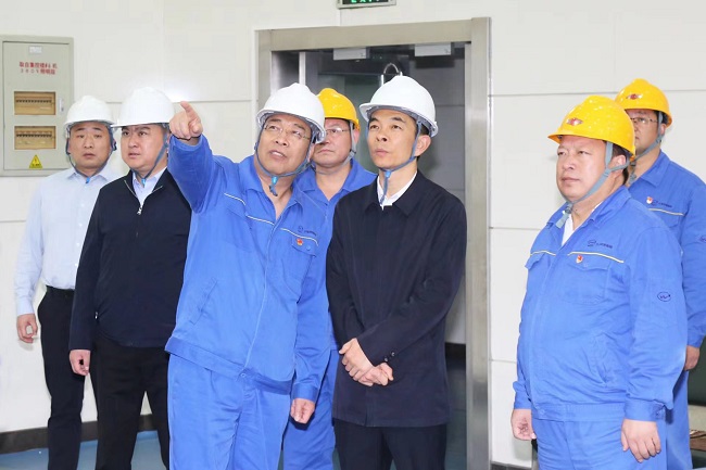 新安縣委副書記、代縣長崔占科到萬基控股集團(tuán)調(diào)研