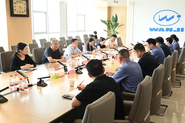 河南省財政廳副廳長李英哲一行到萬基控股集團(tuán)調(diào)研